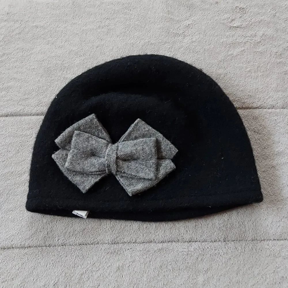 Charming CHARLIE Black Beanie with Bow